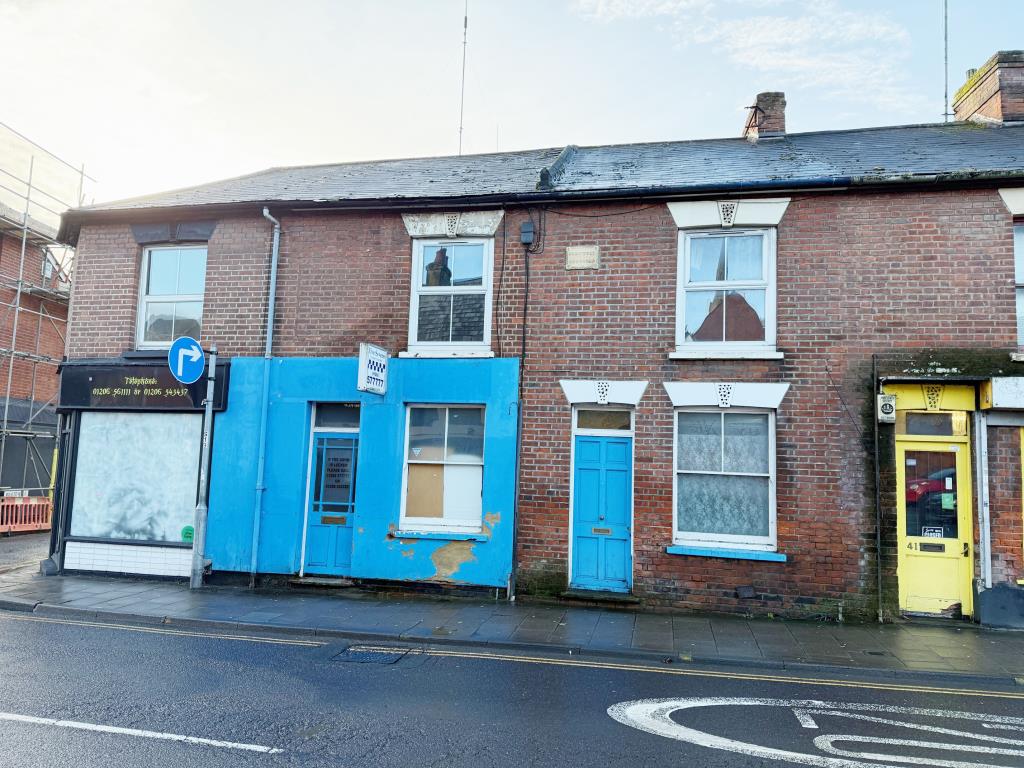 Lot: 64 - A MIX OF COMMERCIAL AND RESIDENTIAL PROPERTY FOR IMPROVEMENT IN CITY CENTRE - Front elevation of 42-43 Osborne Street, 2 flats and commercial